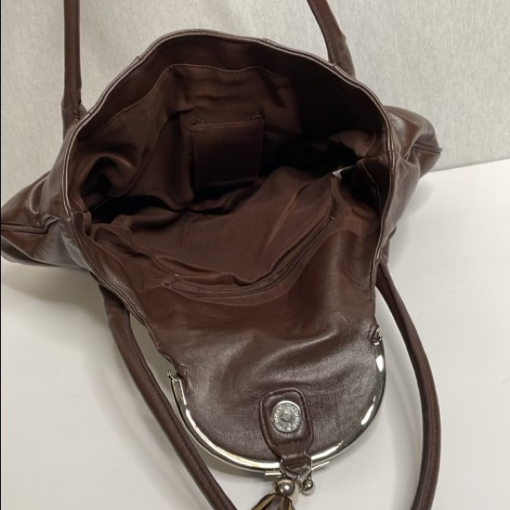 Kiss lock  ,hobo ,studded, brown leather shoulder bag - Picture 8 of 11